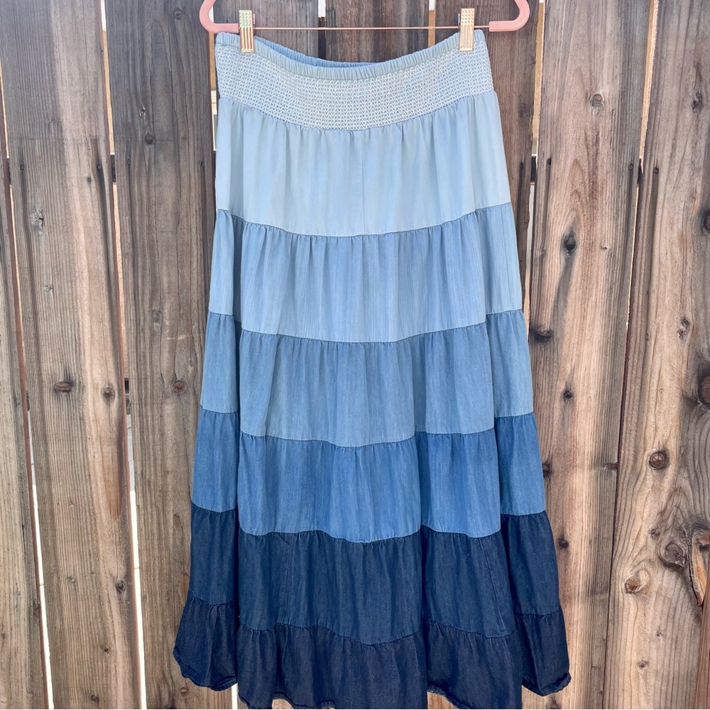 ✨Gradient Blue Denim Life Style Long Skirt in Size Small 100%Cotton ✨